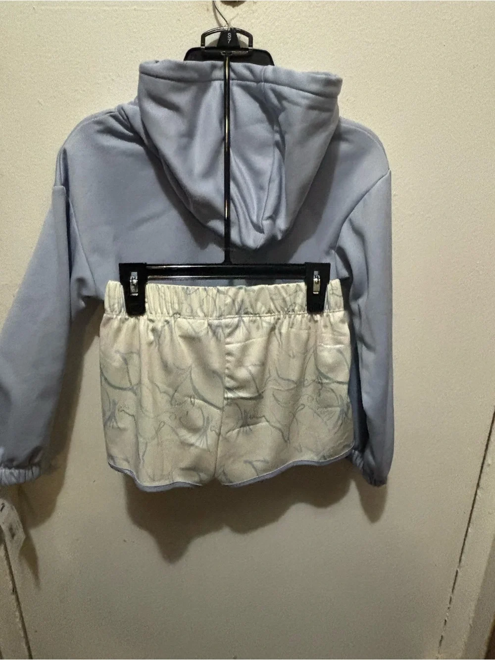 Puma  2 piece set Light Lavender Cropped Hoodie with Pastel Logo and short - Picture 3 of 3